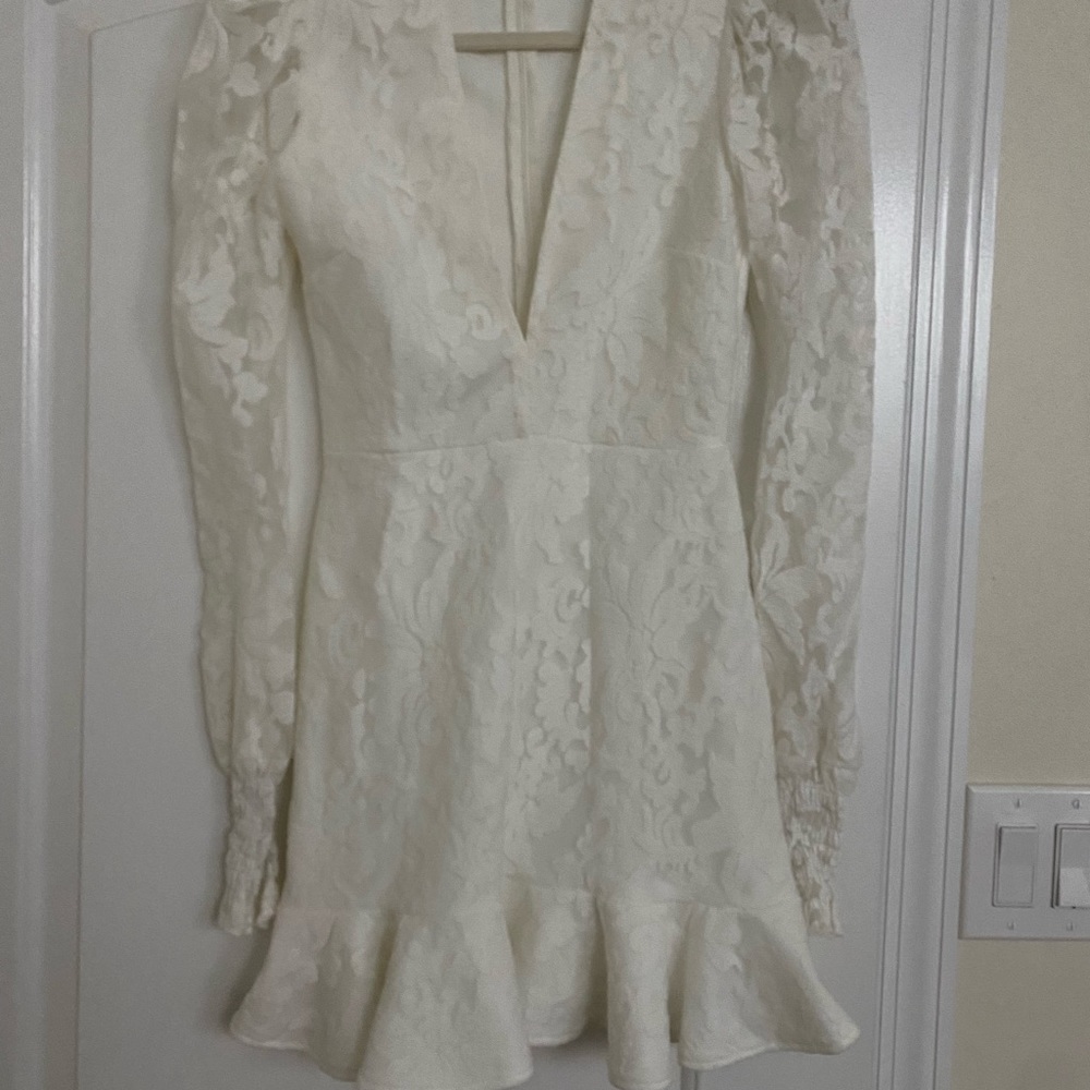 Low cut lace white mini long sleeve dress